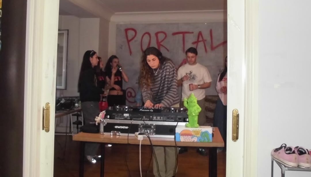 fiesta de DJs locales