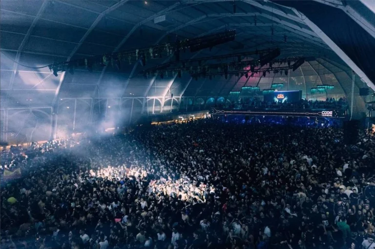 la sala más grande de fabrik