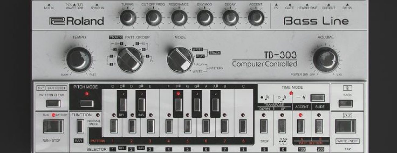 TB303 de Roland, lo que provocó en Acid la locura